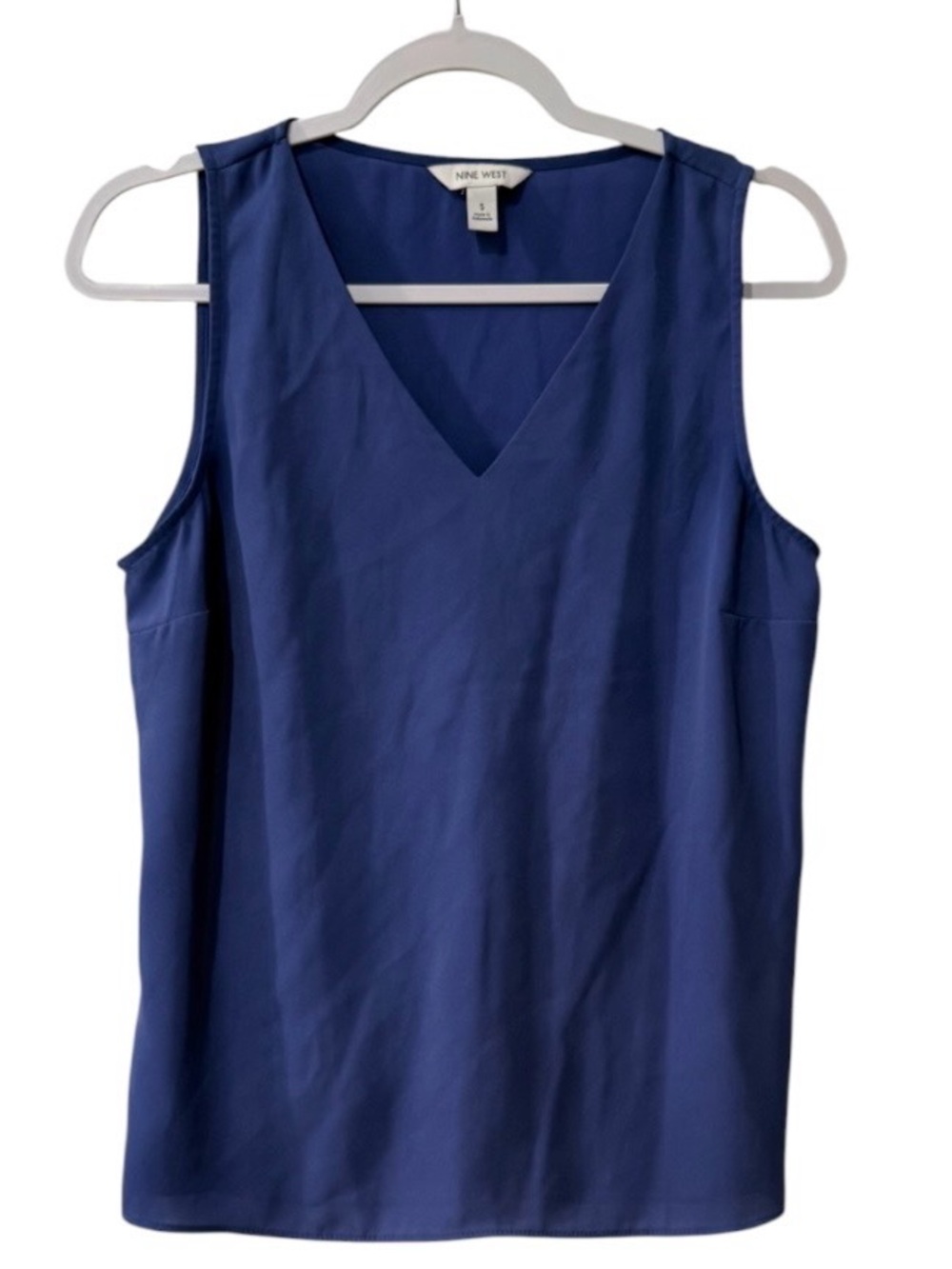 Nine West women’s Small v-neck sleeveless vibrant Santorini blue tank top